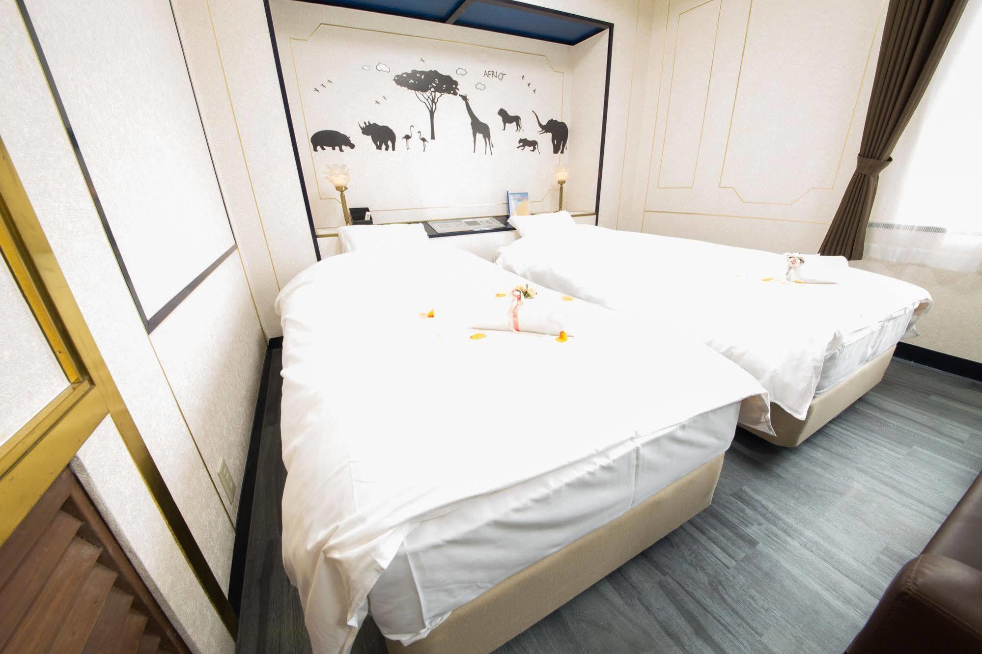 Hotel Candy Hall (Adults Only) Osaka Bagian luar foto