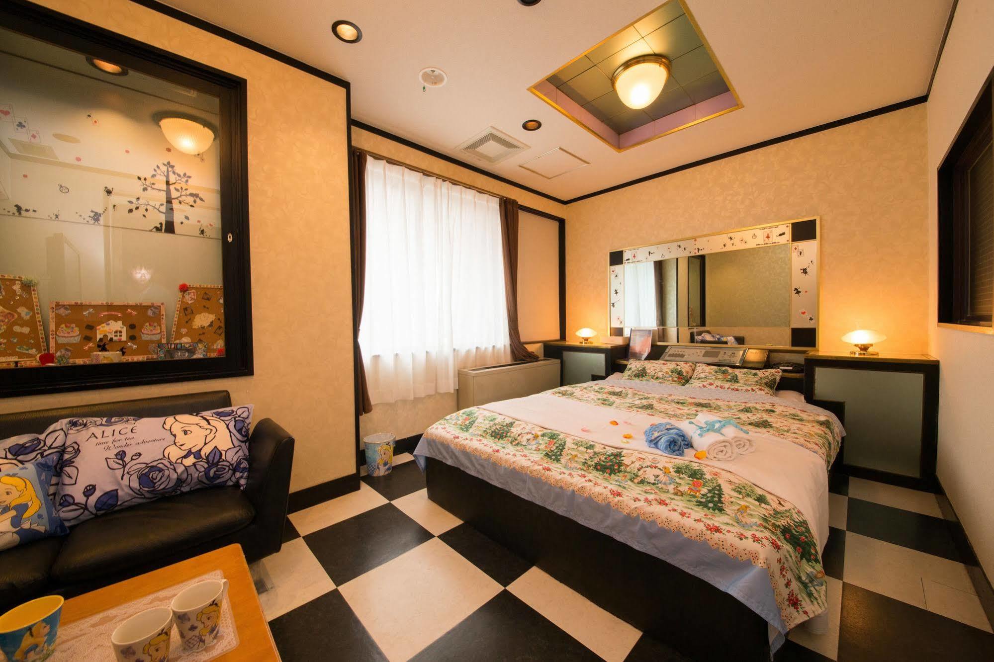 Hotel Candy Hall (Adults Only) Osaka Bagian luar foto
