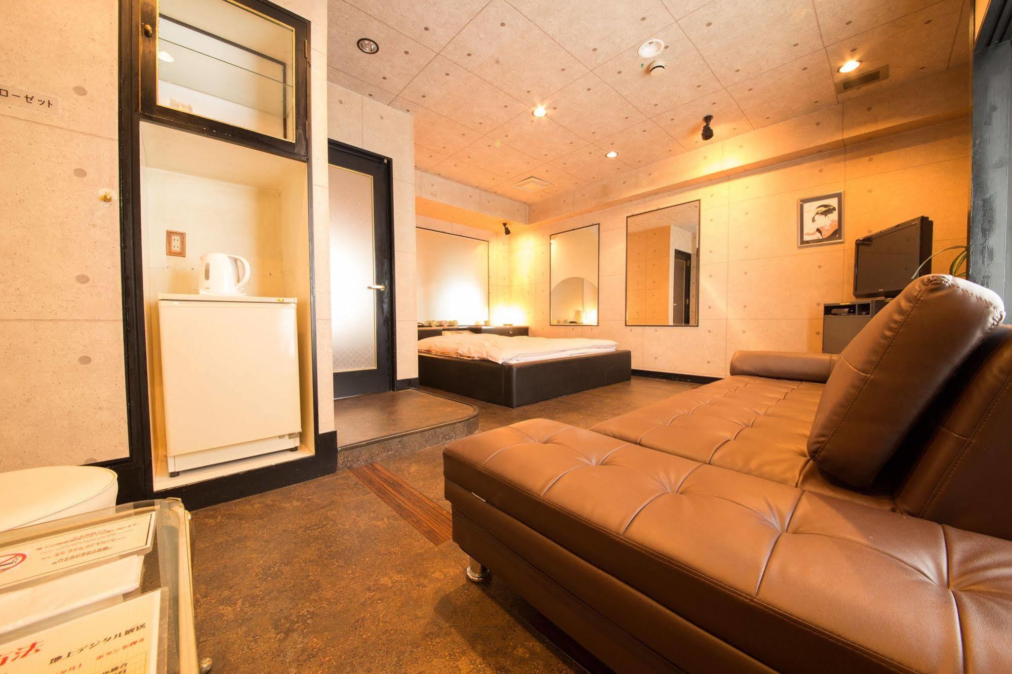 Hotel Candy Hall (Adults Only) Osaka Bagian luar foto