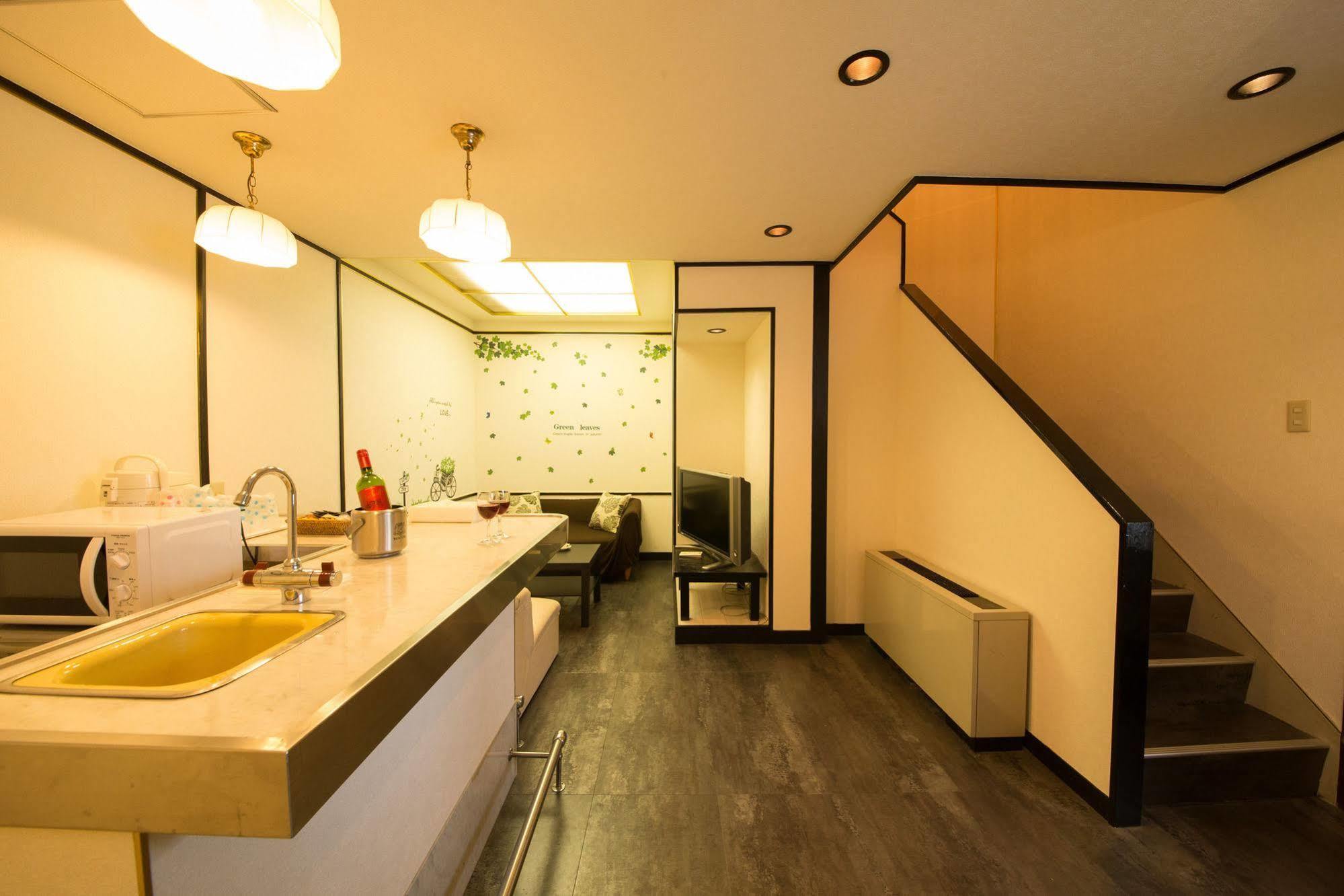 Hotel Candy Hall (Adults Only) Osaka Bagian luar foto