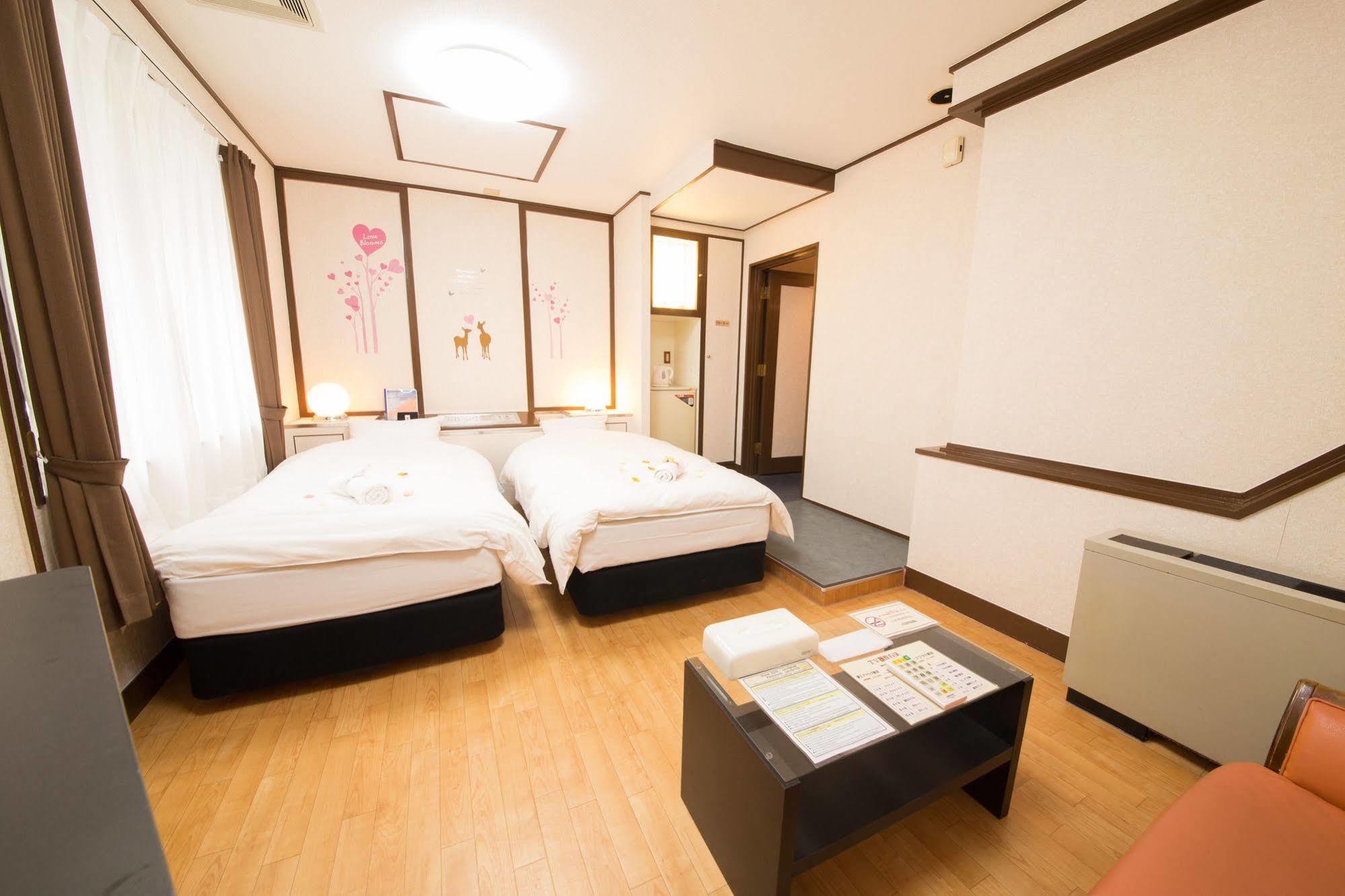 Hotel Candy Hall (Adults Only) Osaka Bagian luar foto